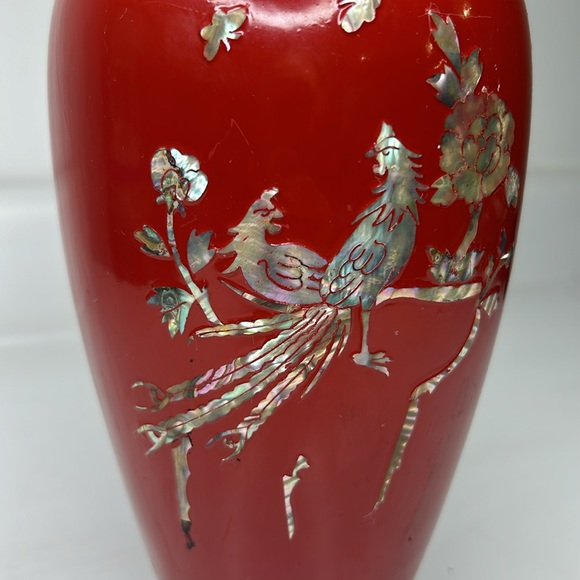 Vintage 🦤 Korean Red Lacquer Brass Vase Mother of Pearl Inlay Phoenix Bird - Picture 14 of 16
